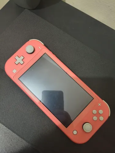 Nintendo Switch Lite Coral + Carregador (Pouco Usado)