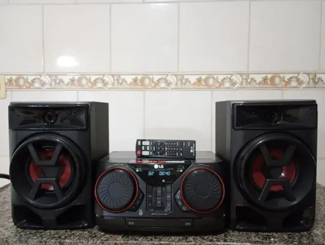 Som LG - Bluetooth, Usb, Cd/mp3, Rádio e Aux. Tá novinho.