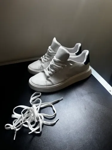 Tênis Casual Branco Riachuelo - Detalhe Preto no Calcanhar