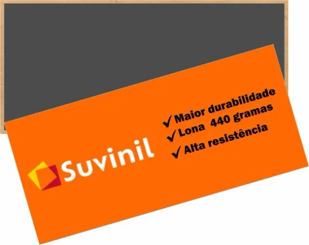PLACA EM ESTRUTURA DE MADEIRA COM LONA BRILHO 440 GRAMAS