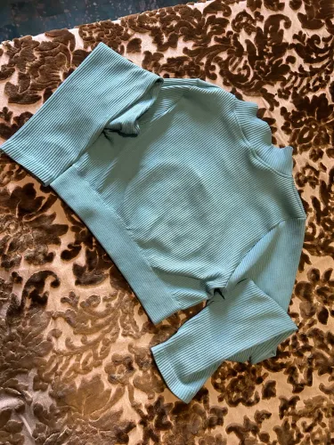 Cropped blusinha manga comprida P