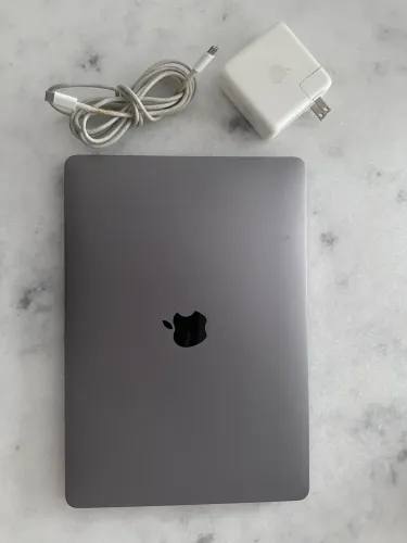 MacBook Pro 13? 2018 i5 Quad-Core | 8GB RAM | SSD 256GB | 4 Thunderbolt | Excelente Estado