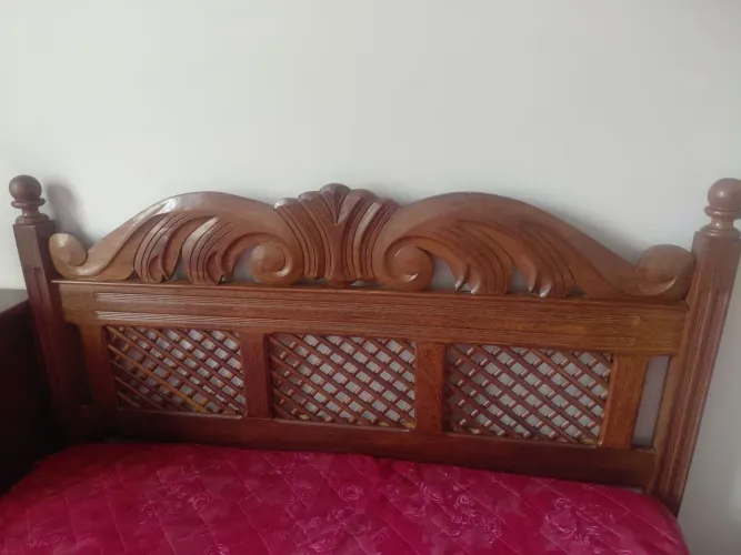Cama de casal madeira maciça com colchão