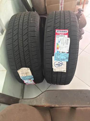 Vendo par de pneus aro 18