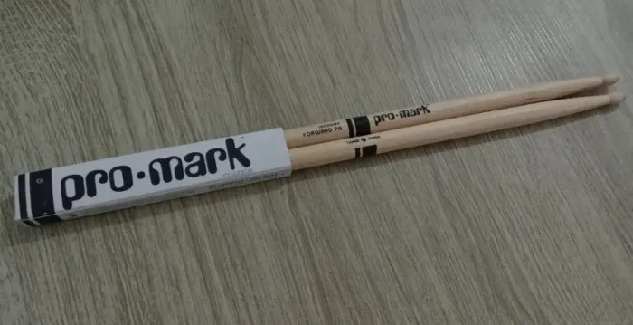 Par de Baquetas Pro-Mark 7A Hickory