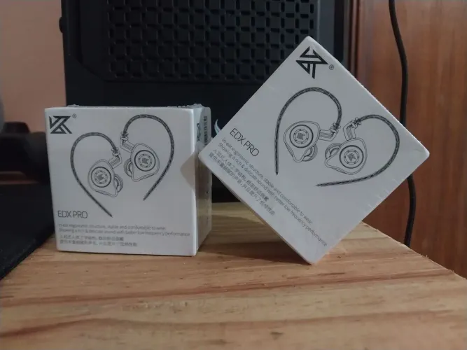 KZ EDX Pro S/Microfone (LACRADO) - Kit com 2 - Crystal e Cyan