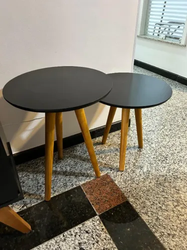 Mesa de canto de sala preta