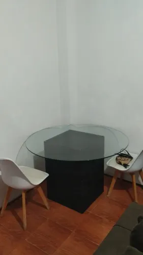 Mesa de Jantar Redonda 1,20 m - Vidro Espesso e Base Preta Moderna