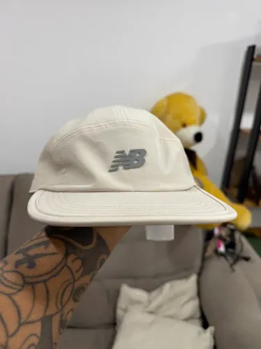 Boné New Balance Running 5-Panel Original - Creme / Off-White