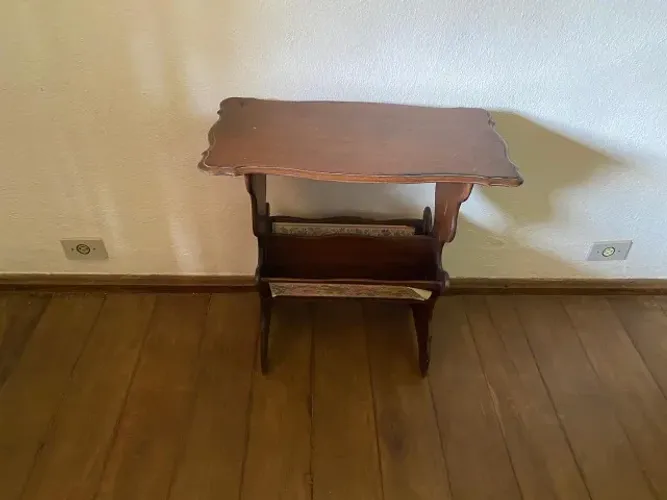 Mesa porta revista