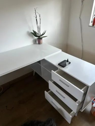 Mesa de escritório em L