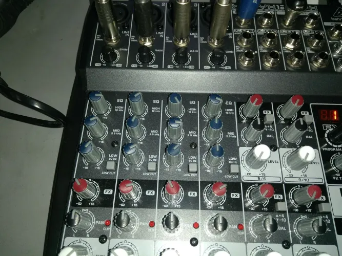 Mesa de Som Behringer Xenyx 1202FX