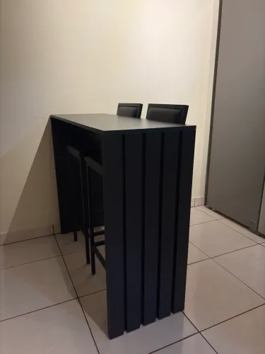 Bancada com Duas Banquetas