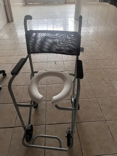 Cadeira de rodas e Cadeira de banho