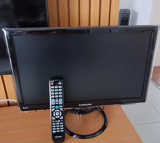 Tv Samsung 22'' 127/220v semi-novo
