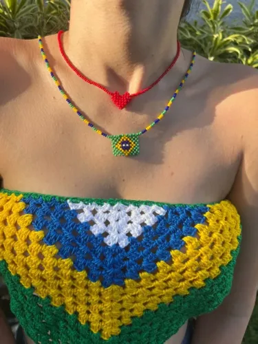 Kit colar bandeira do Brasil + colar coração - copa 2026 - miçangas jablonex - semijoia