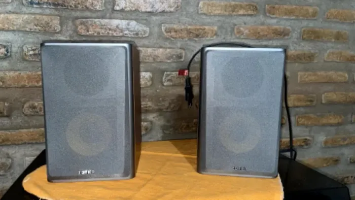 MONITOR DE ÁUDIO R1000T4 BIVOLT 24W RMS EDIFIER - MADEIRA