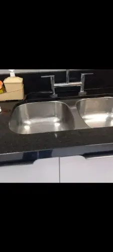 Vendo pia de granito 1,95 por 65,sem o frontão.