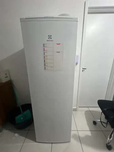 Vende-se Especificações: Freezer Vertical Electrolux Fei27 Cycle Defrost 249L Branco 127V