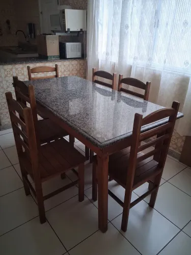 Mesa de madeira 6 cadeiras 