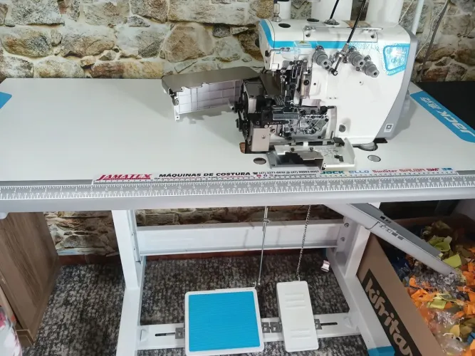 Maquina costura overlock e4s
