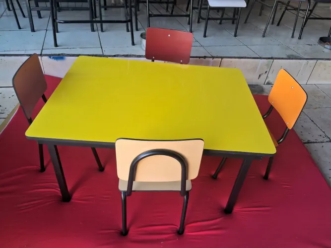 Móveis escolares infantis