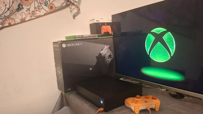 XBOX ONE X (CONSERVADO E RECENTEMENTE REVISADO)