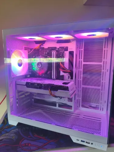 PC GAMER RX 7600