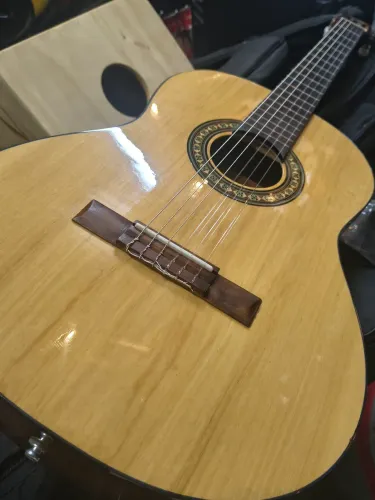 Violão de nylon Rozini estudante em perfeito estado rastilho de osso 