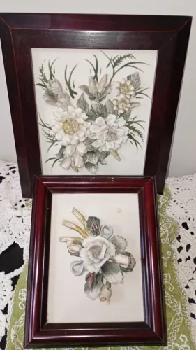 2 quadros italianos decorativos em porcelana policromada perfeito estado