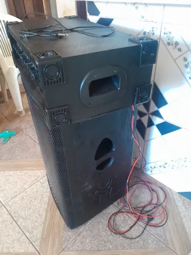 Caixa de com amplificador potente