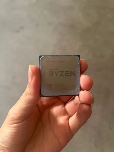 AMD Ryzen 5 2400G (placa de vídeo integrada)