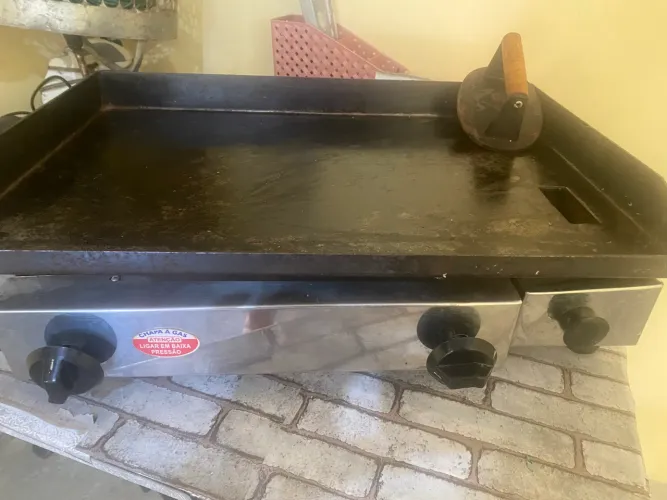 Chapa a gás, estufa de salgados, fritadeira 