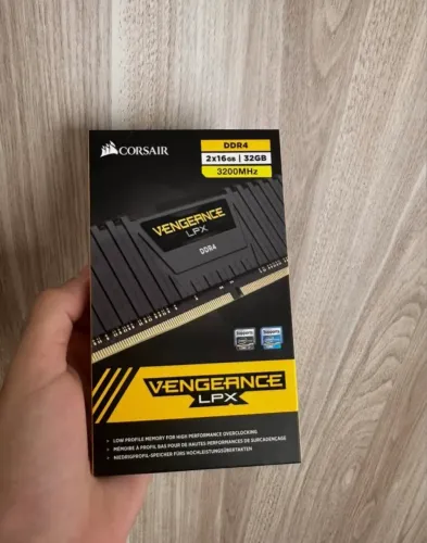 Memória RAM Corsair Vengeance LPX 32GB (2x16GB) DDR4 3200MHz