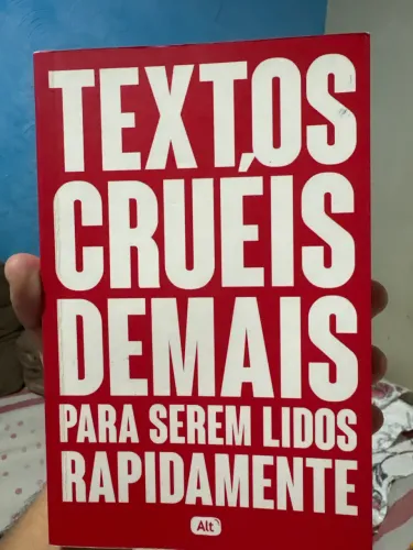 Vendo livros semi novos ? preço negociável ?