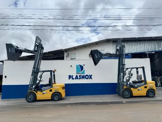 Empilhadeira com a concha hidraulica - Diesel - 2.5T - Elevação de 3mts