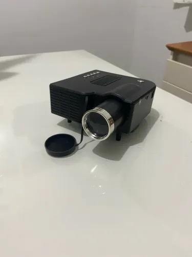 Projetor Mini UNIC UC28 48lm preto