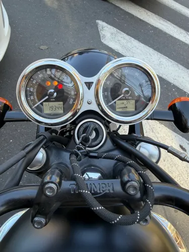Triumph Bonneville t120 black