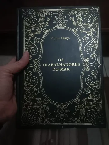 Livro Os Trabalhadoras do Mar de Victor Hugo, capa dura
