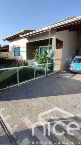 Casa de 2 andares Semi Mobiliada com 03 Dormitórios sendo 01 Suíte na parte alta do bairro
