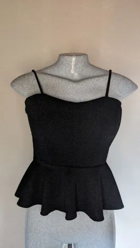 Blusinha Peplum de alcinha com amarração atrás 