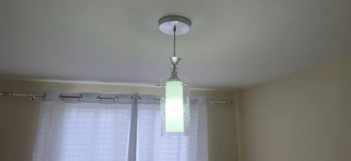 Pendente de vidro com cristal + cúpula branca.