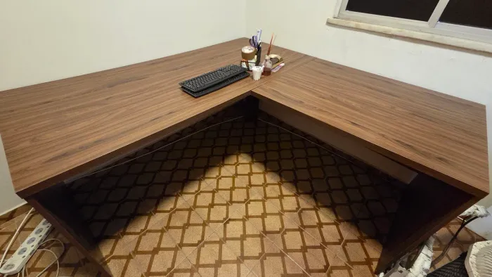 Mesa de escritório tipo L grande