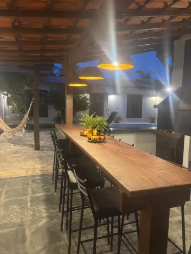 Casa Clássica a Apenas 400 Metros da Praia de Camboinhas, Lazer Completo