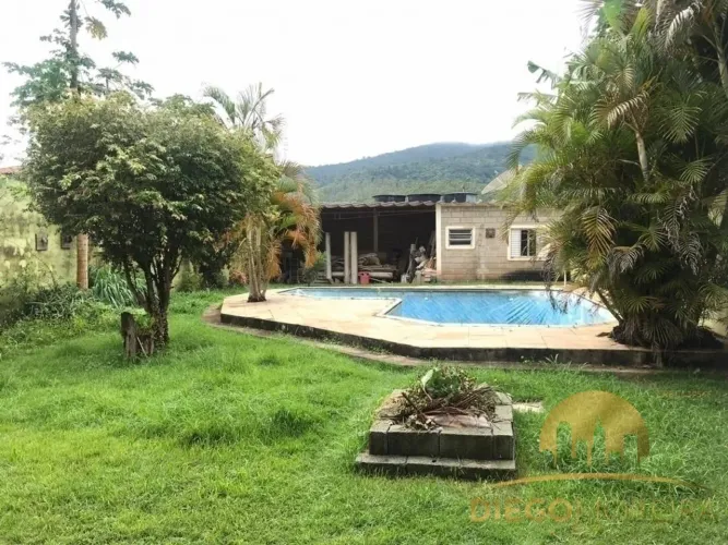 Chácara á venda em Terra Preta com 3 dormitórios - 500 m²