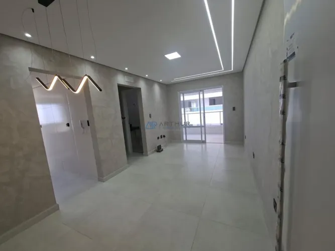 Apartamento à venda em Praia Grande no bairro Caiçara, prédio frente mar