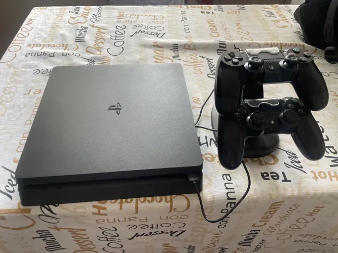 PS4 semi novo excelente estado