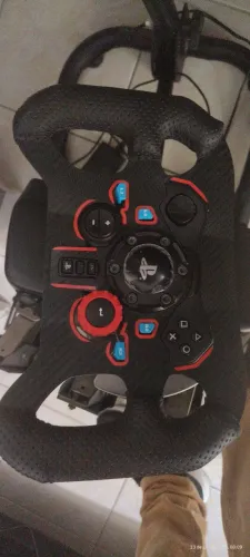 Volante e Pedais Logitech