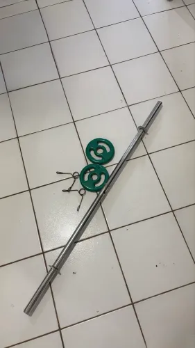 Barra + peso de academia