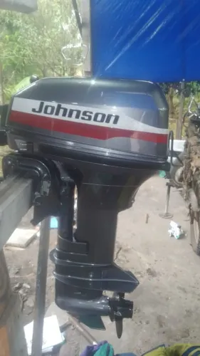 MOTOR DE POPA JOHNSON